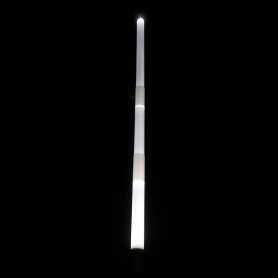 Espada o sable Graff de luz blanca. Efectos de drapeado y llamas