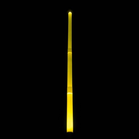 Espada o sable Graff de luz amarilla. Efectos de drapeado y llama